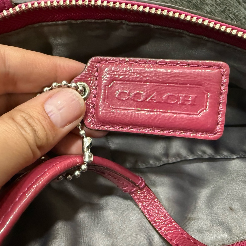 Coach Patent Leather Tote Bag – Deep Berry Pink – Shoulder Bag - Picture 2 of 4